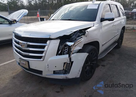 2015 Cadillac Escalade Luxury z USA, uszkodzony, nr VIN 1GYS4MKJ4FR518153